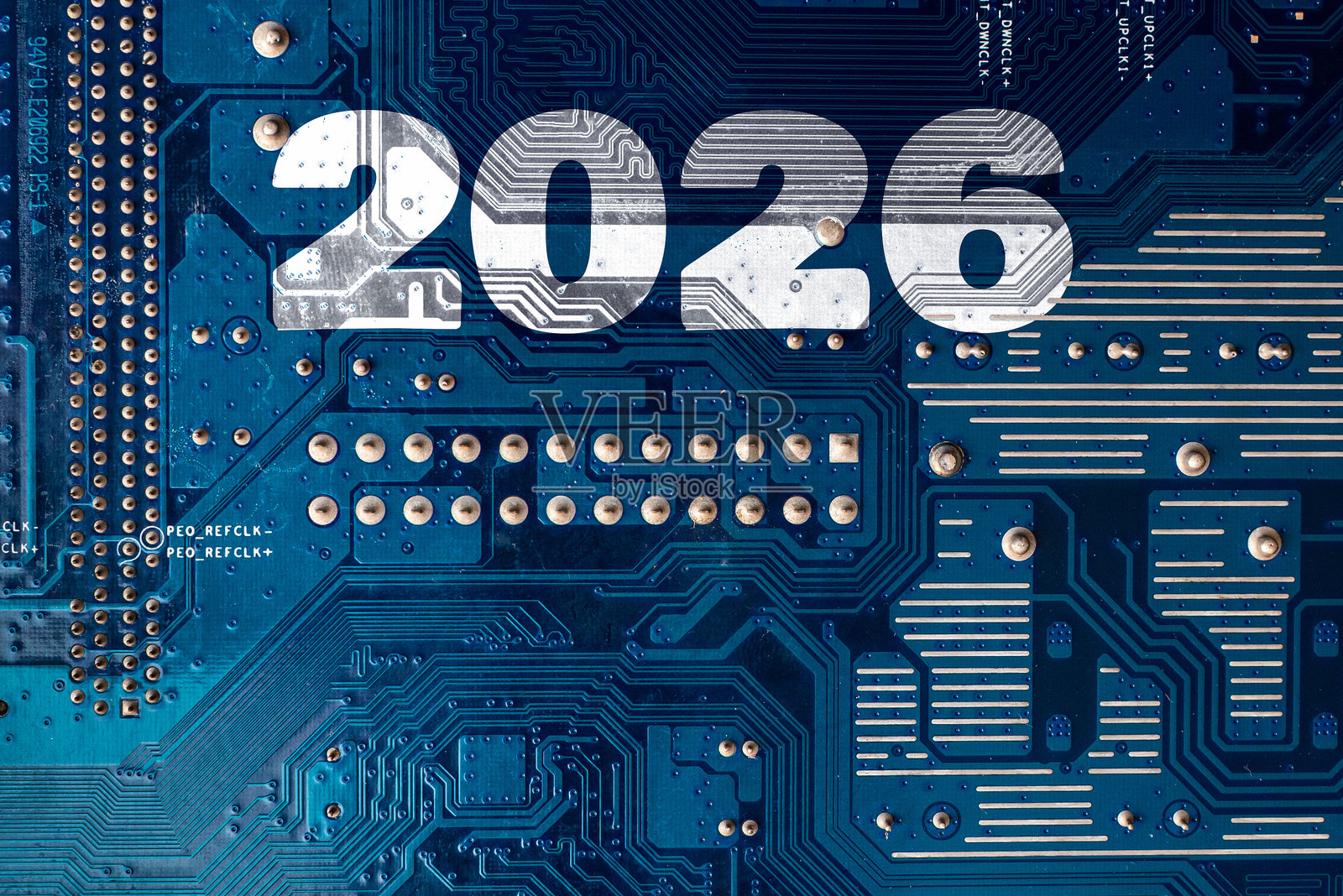 2026新年概念。电子计算机电路板硬件技术。主板数字芯片。计算机组件背景。照片摄影图片