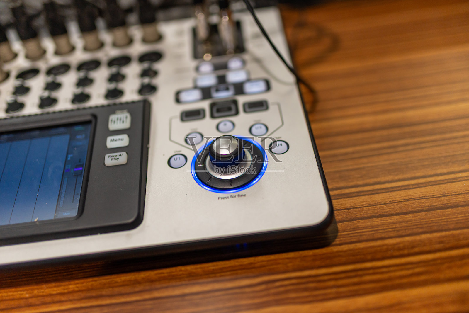 现代音频调音台特写照片摄影图片