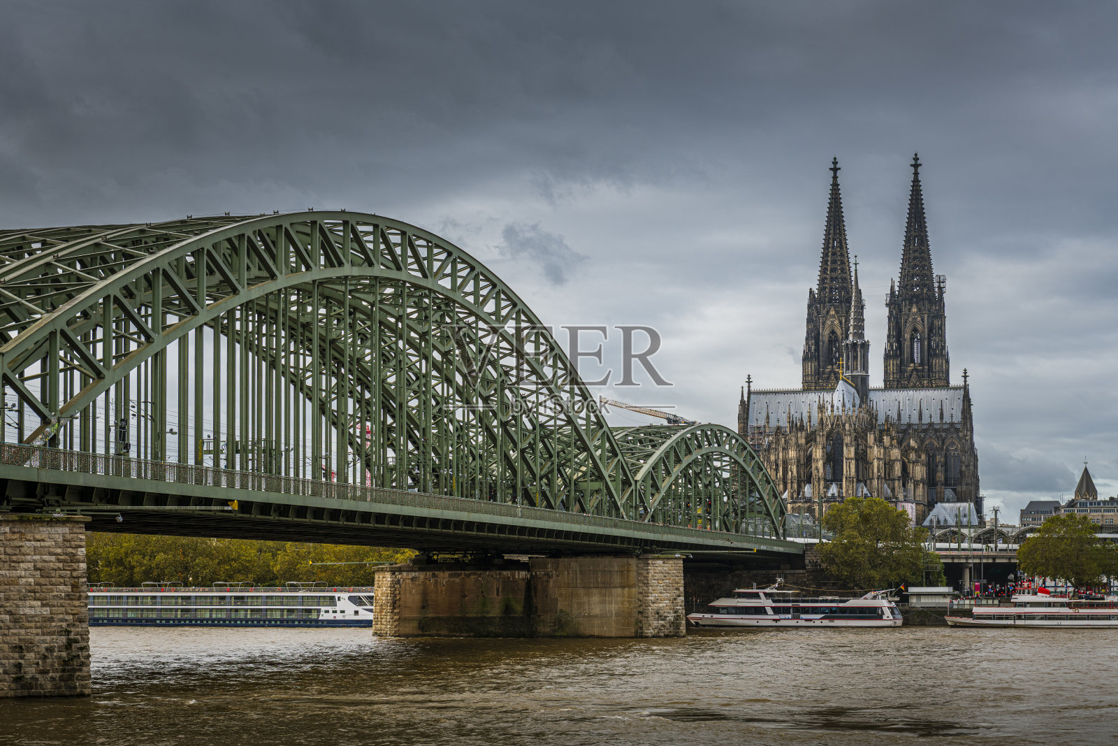 德国霍亨索伦桥与科隆大教堂照片摄影图片