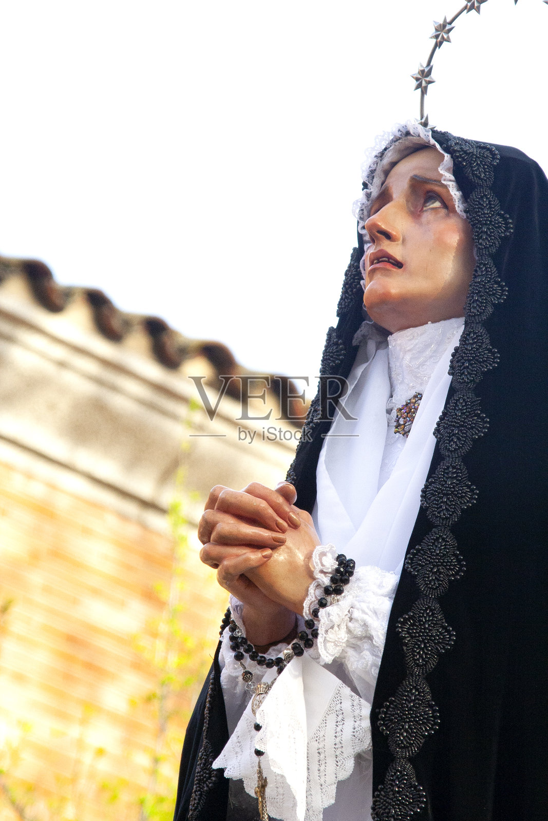 圣周相关的圣母玛利亚称号“圣母哀痛”的游行雕像，西班牙卡斯蒂利亚-拉曼恰托莱多省。照片摄影图片