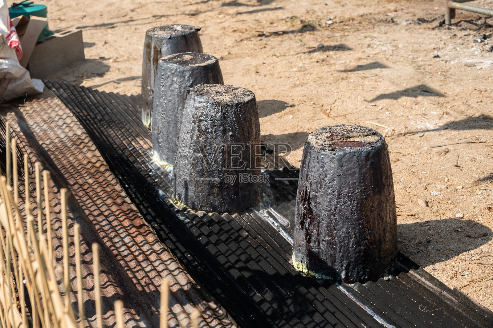 使用过的坩埚组照片摄影图片