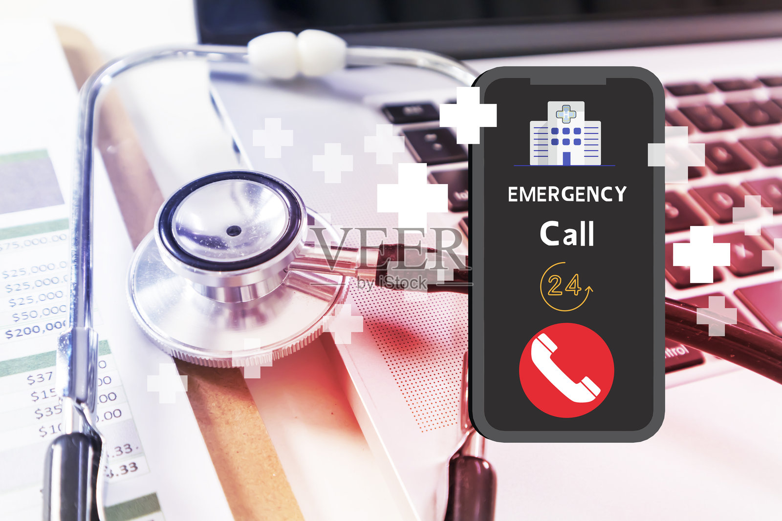 紧急医疗通知的医疗概念，呼叫救护车紧急将患者送往医院。照片摄影图片