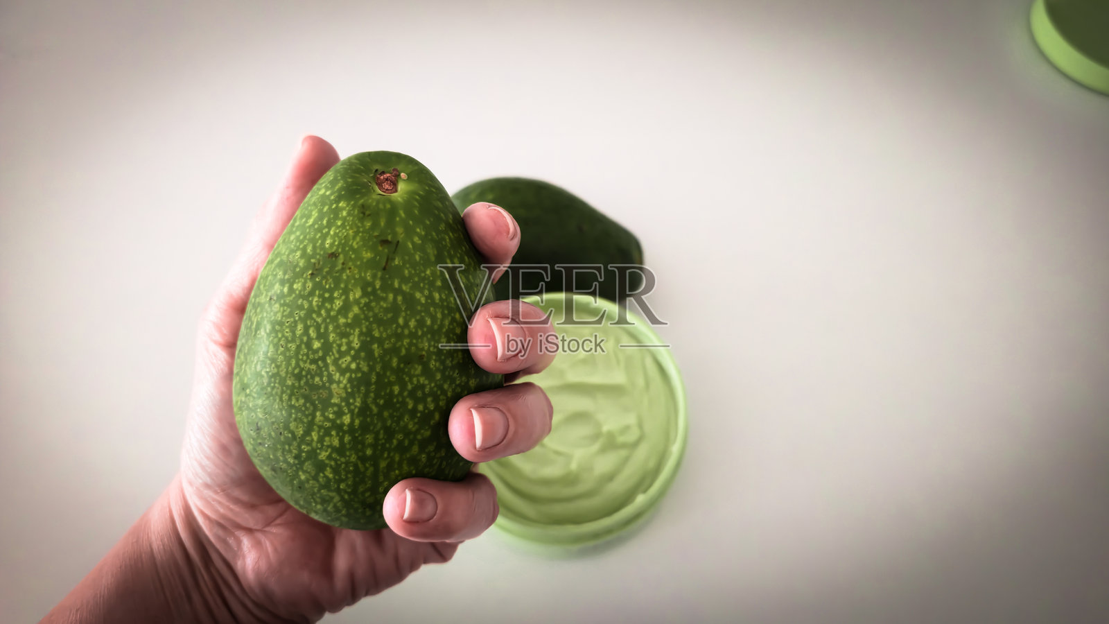 天然牛油果护肤霜照片摄影图片