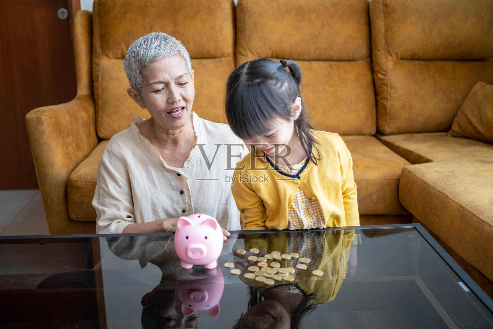 储蓄罐的传承照片摄影图片