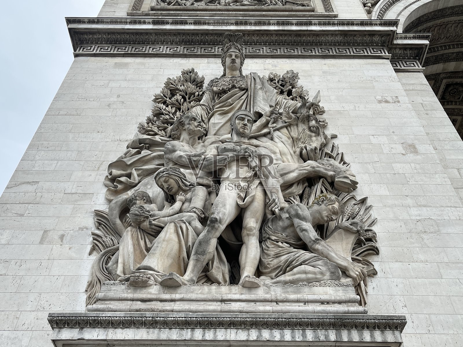 法国巴黎凯旋门上的雕塑照片摄影图片