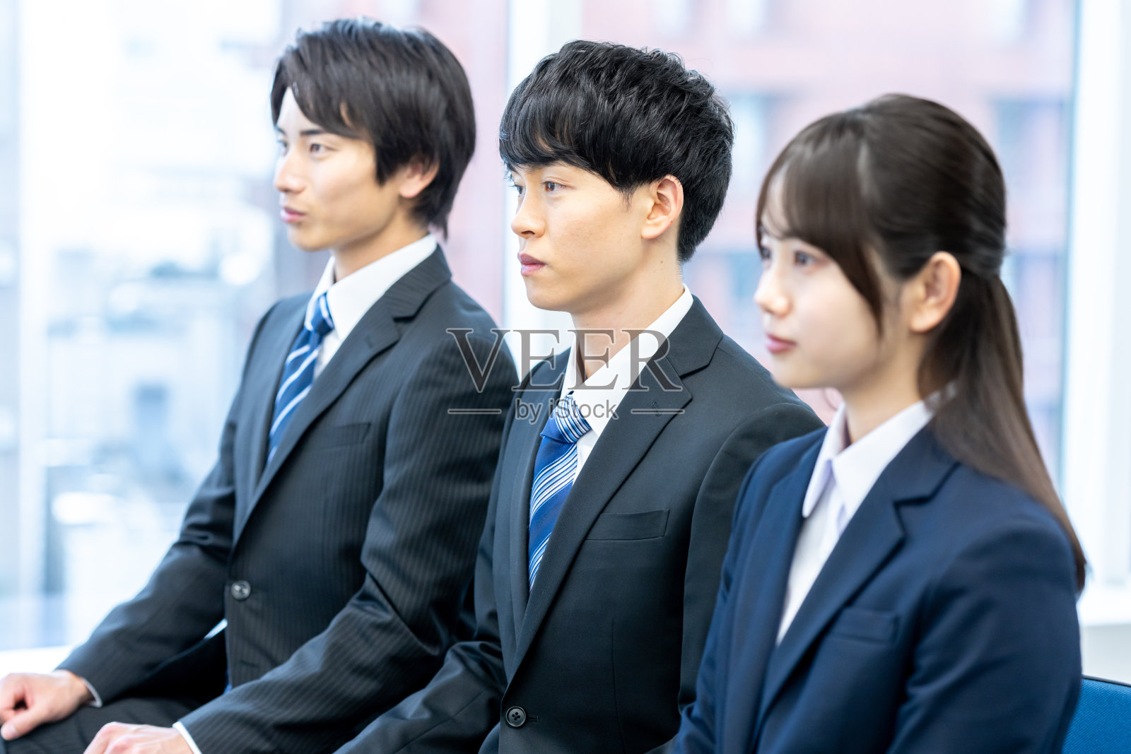 学生们在找工作照片摄影图片