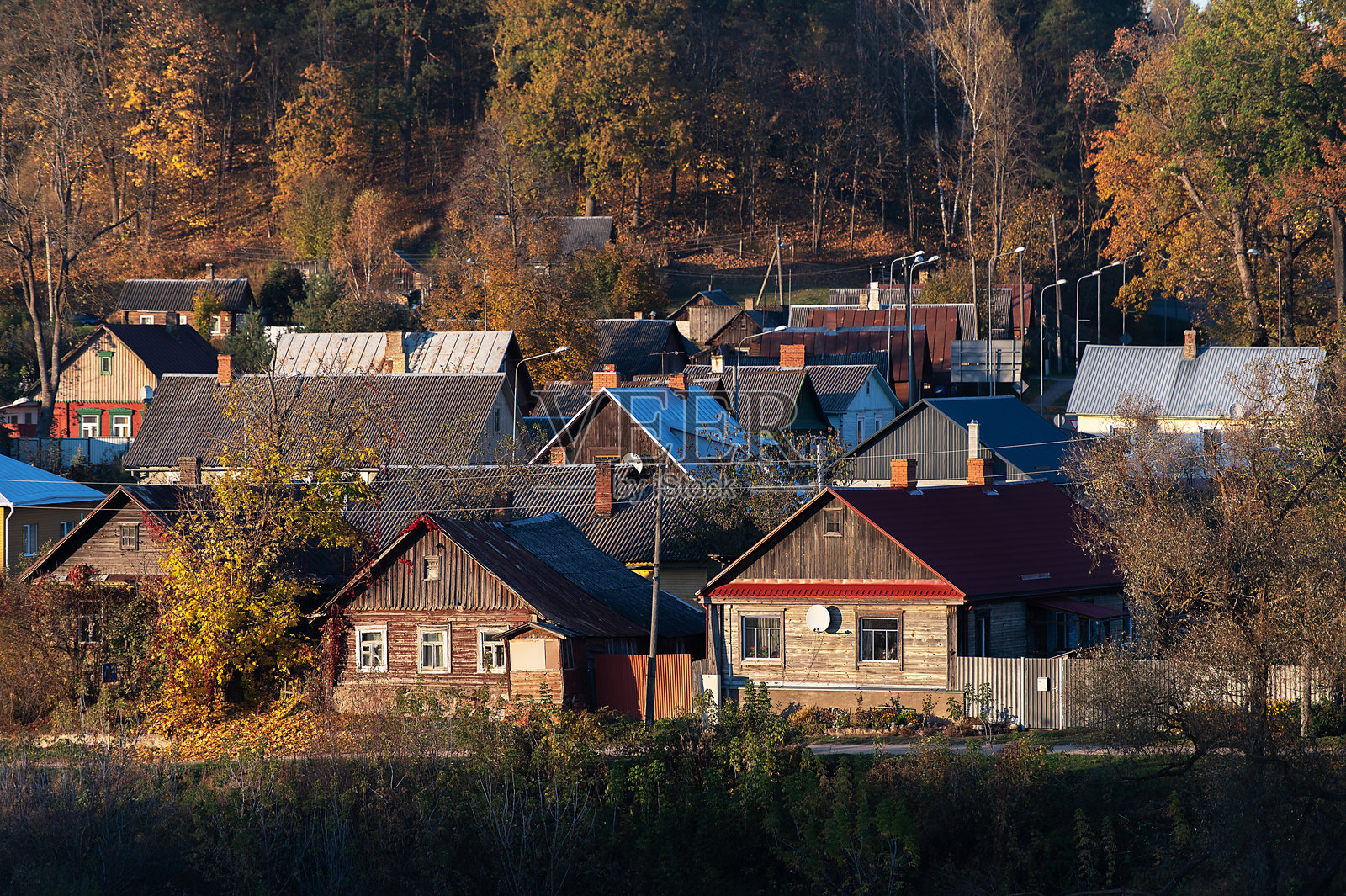 Architecture of old wooden houses in the small town of Kraslava, Latvia.照片摄影图片