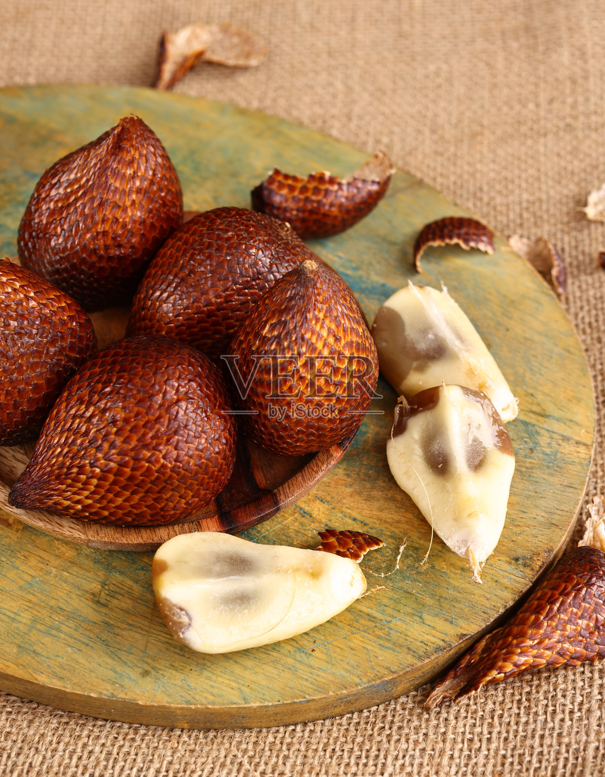 新鲜的有机热带蛇皮果，健康食用照片摄影图片