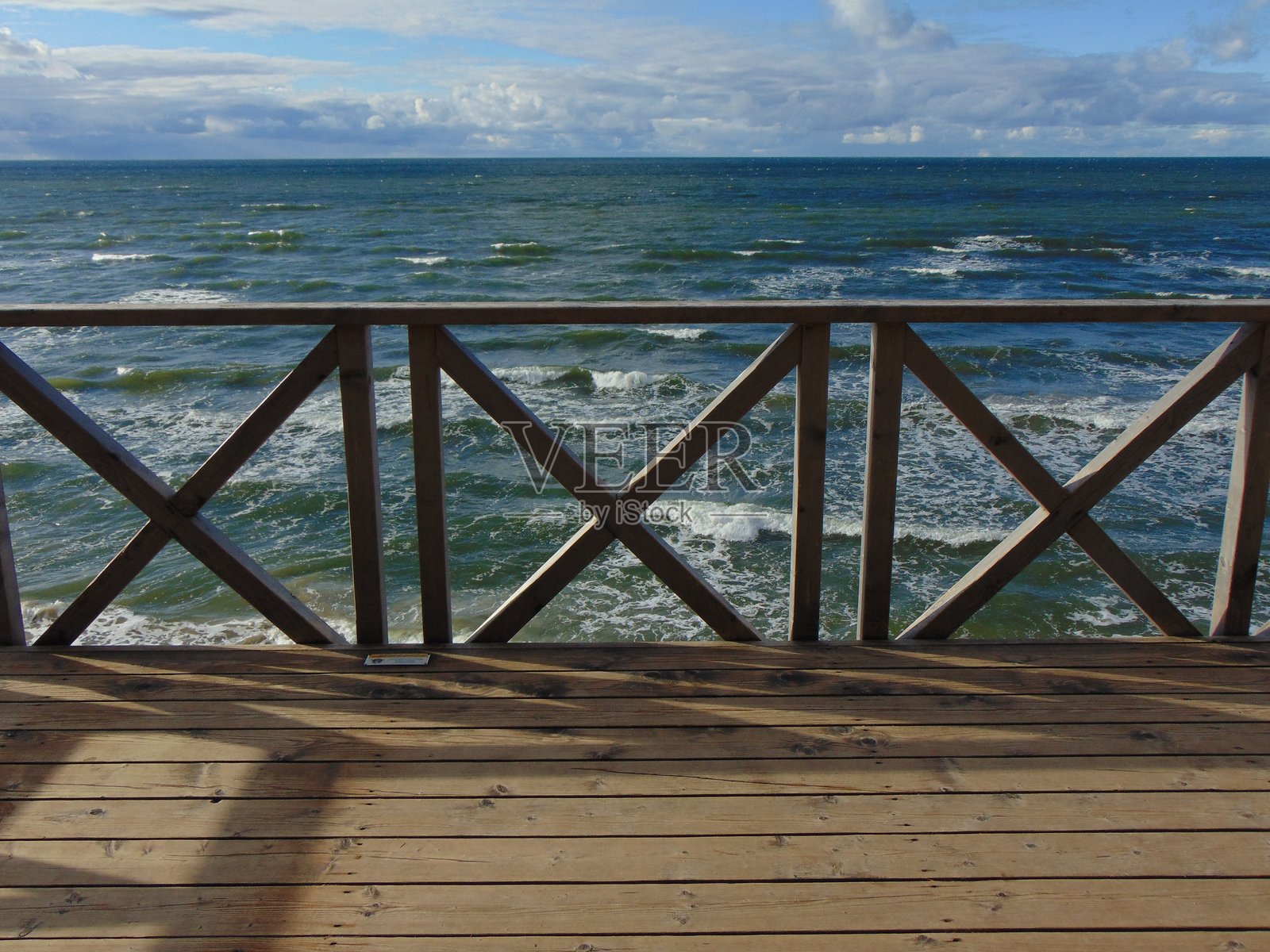 阴天波罗的海海景，位于观景点照片摄影图片