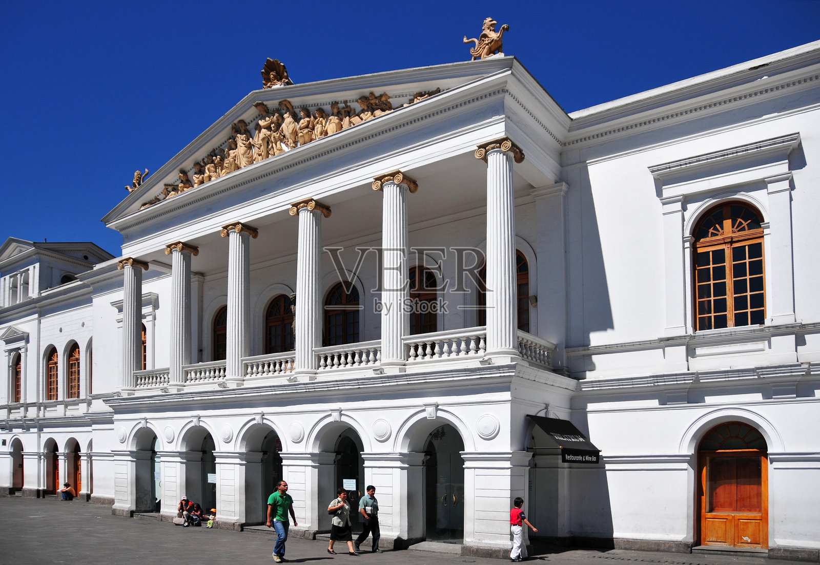 厄瓜多尔基多剧院广场苏克雷国家剧院外观照片摄影图片
