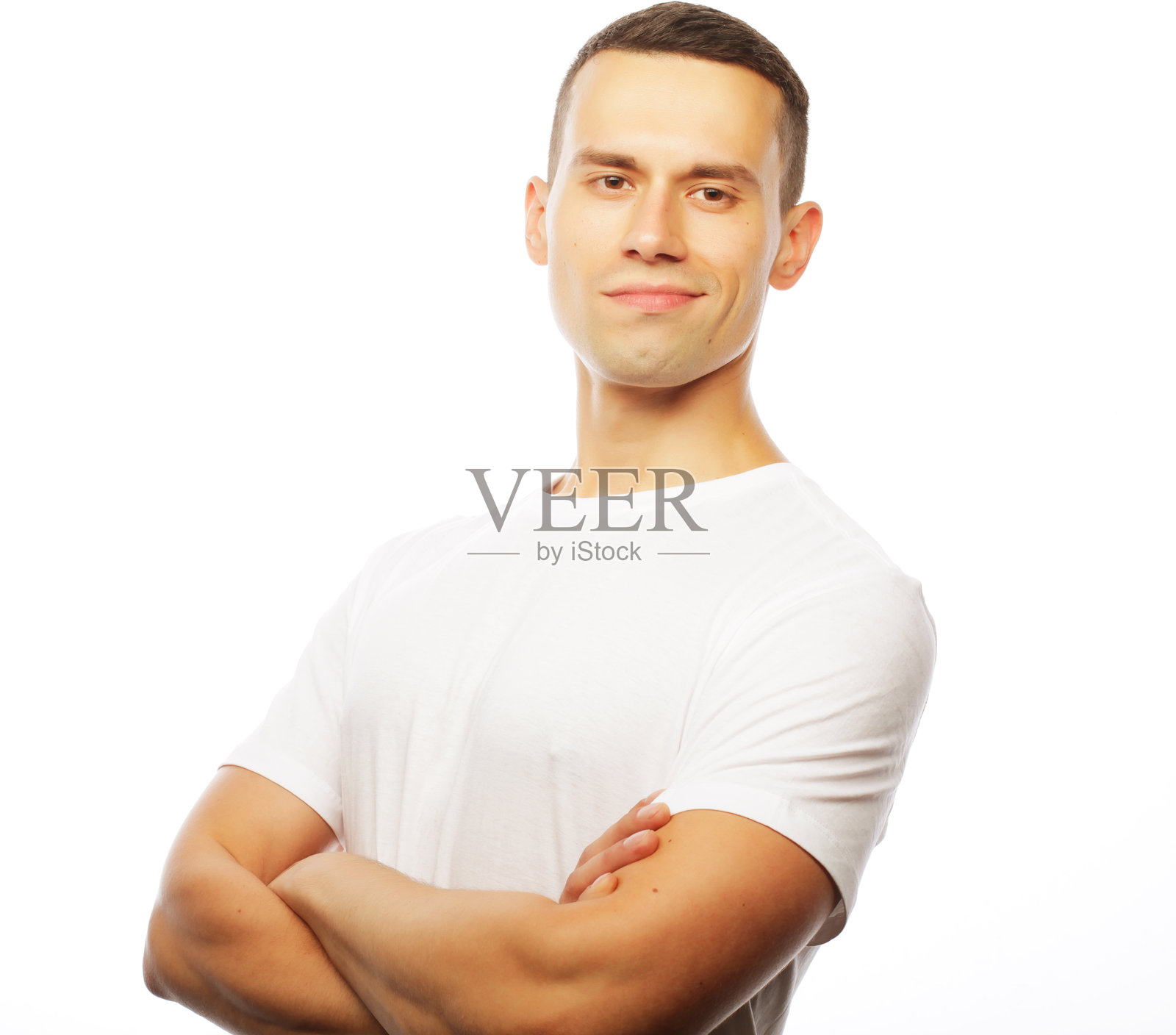 生活方式与人物概念：身穿白色T恤的英俊男子照片摄影图片