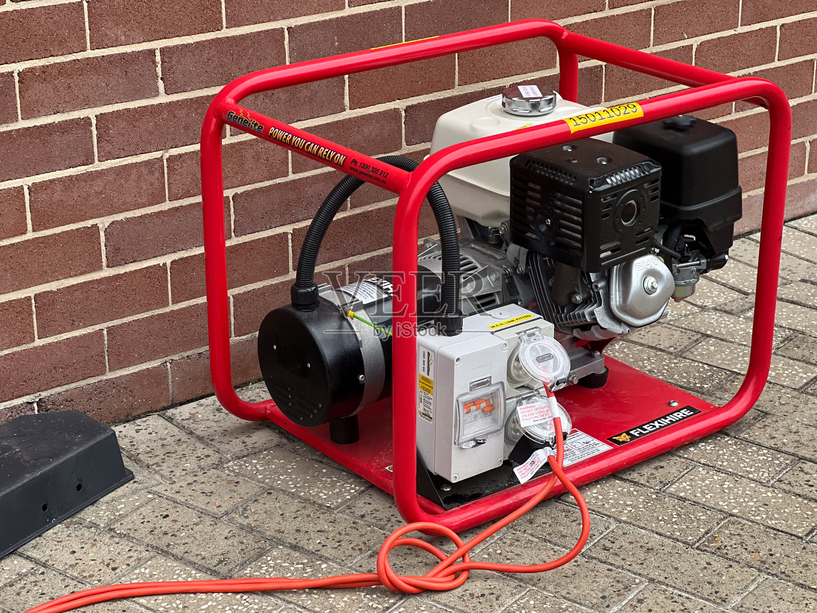 柴油发电机发电照片摄影图片