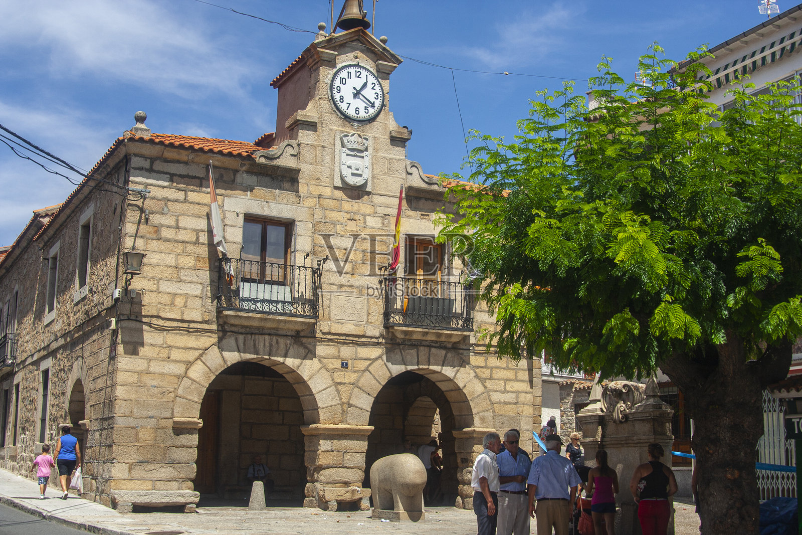 西班牙Ávila省El Barraco镇的市政厅外观。照片摄影图片