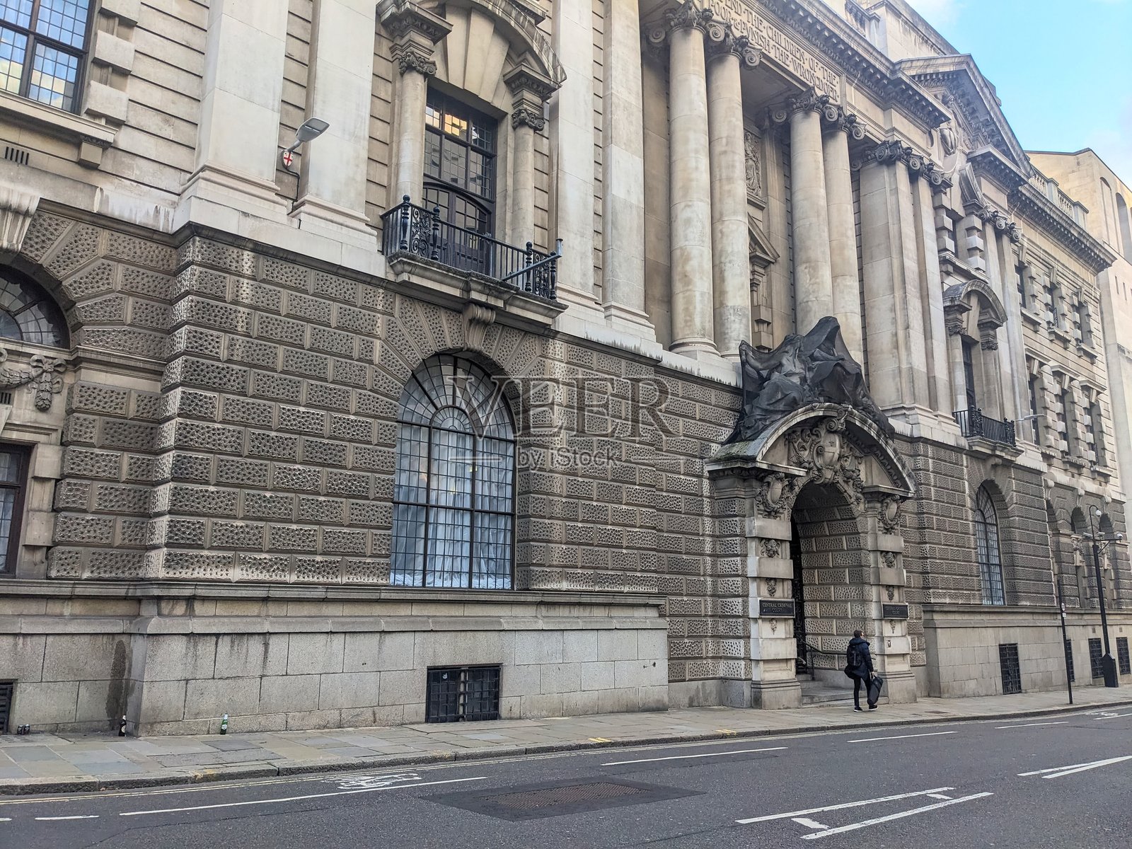 伦敦中央刑事法院（老贝利）宏伟的爱德华时代巴洛克式正立面照片摄影图片