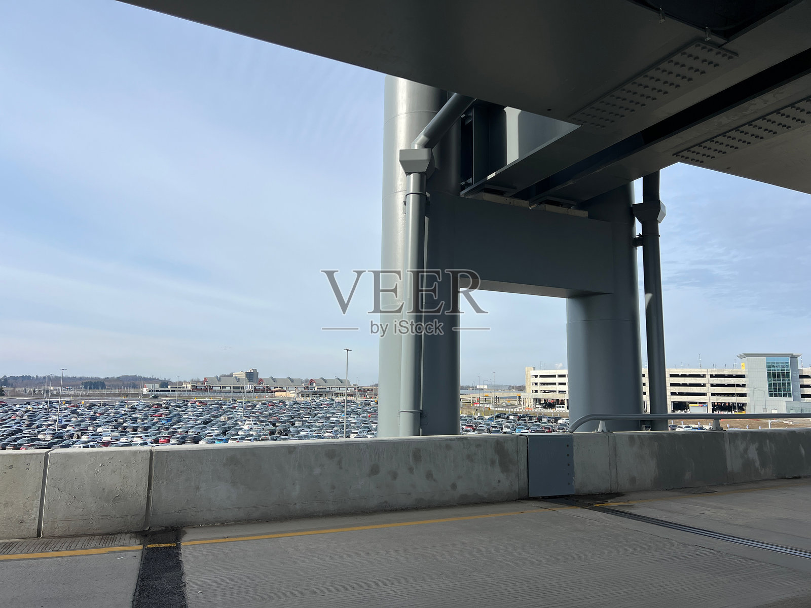 机场停车场照片摄影图片