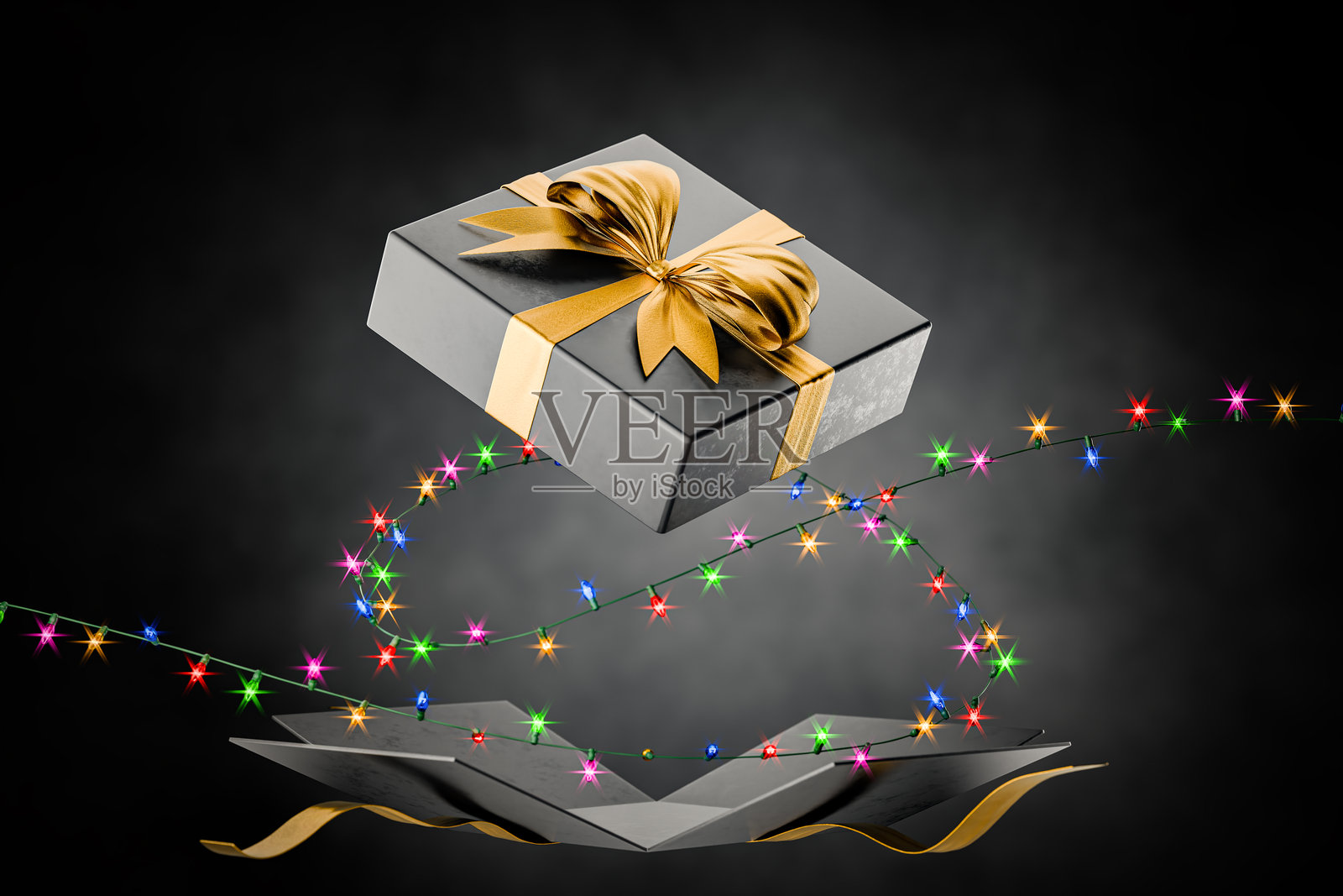 黑色礼品盒，饰有圣诞花环。深色礼品盒配金色丝带。圣诞礼物。促销。礼品券。新年礼物。三维渲染。照片摄影图片