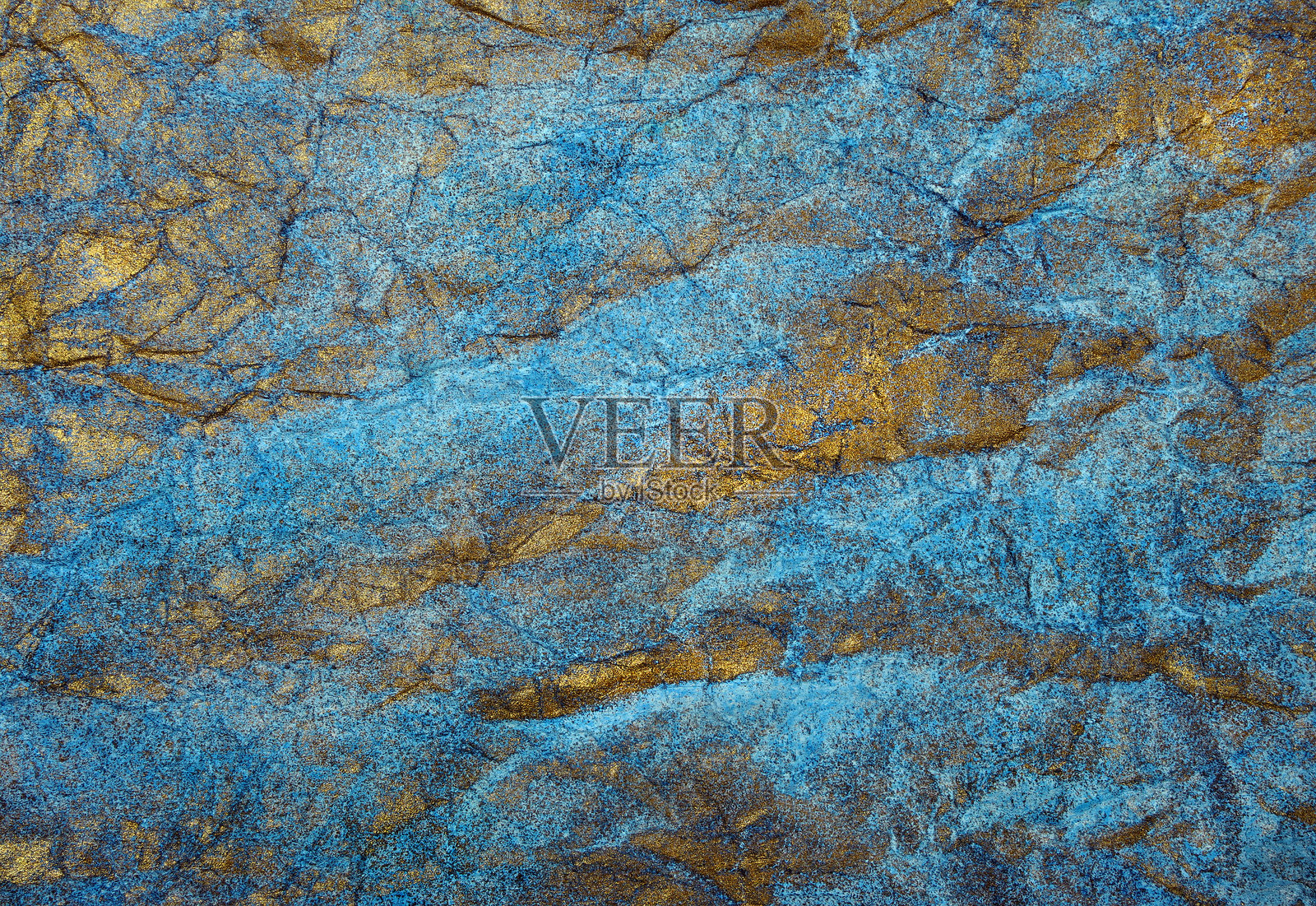 金色和蓝色的抽象背景。一张被涂成金色和蓝色的揉皱纸的照片。照片摄影图片
