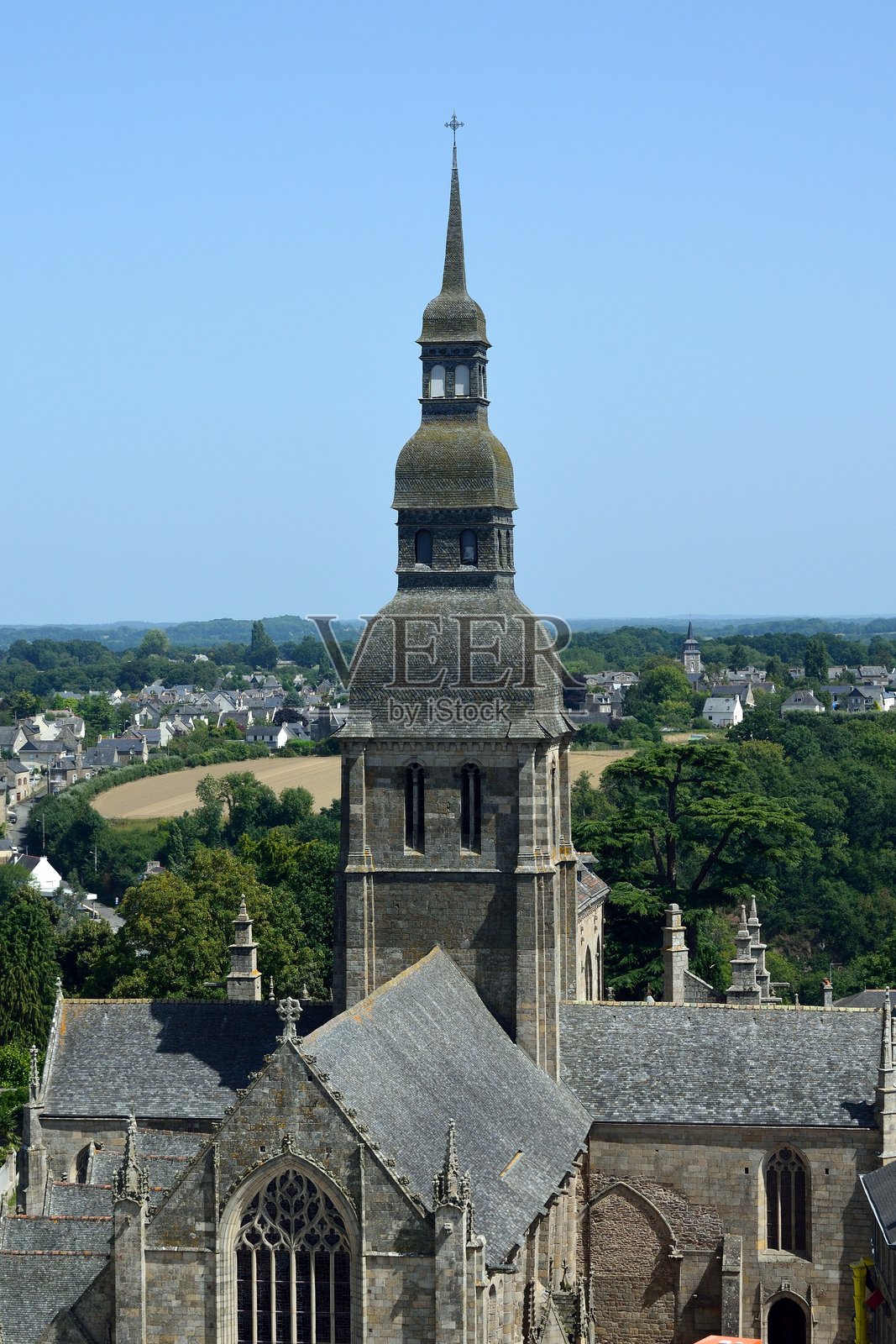圣索沃尔广场的鸟瞰图，迪南照片摄影图片