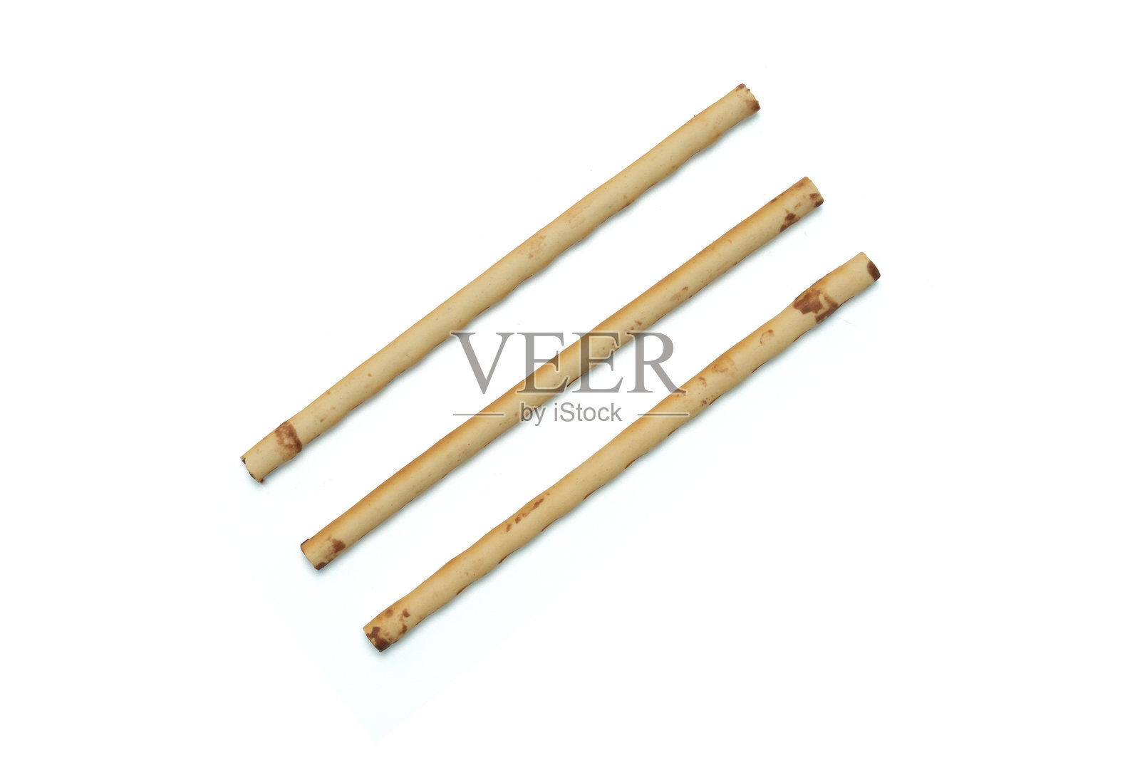 饼干威化棒或威化卷，裹着巧克力，孤立在白色背景上。俯视图。照片摄影图片