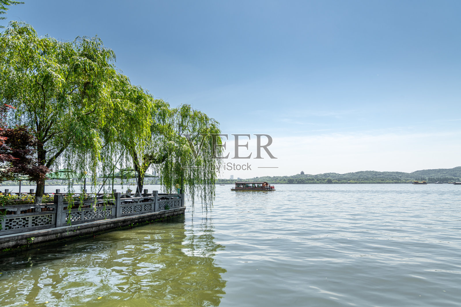中国杭州西湖的游船照片摄影图片