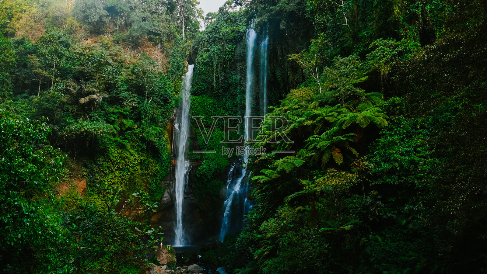 塞昆普尔瀑布，巴厘岛照片摄影图片