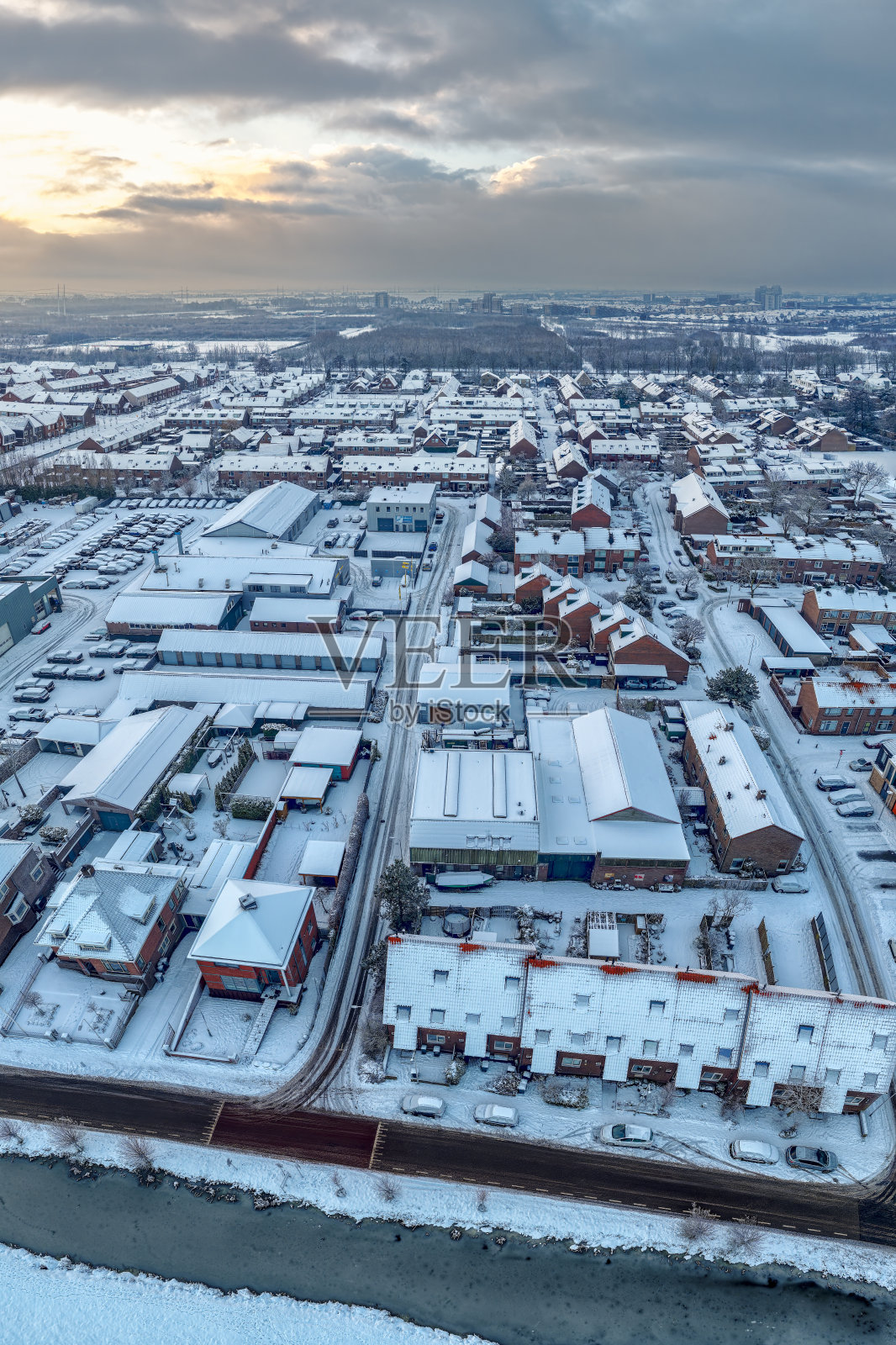 俯瞰被白雪覆盖的本特惠森市景照片摄影图片