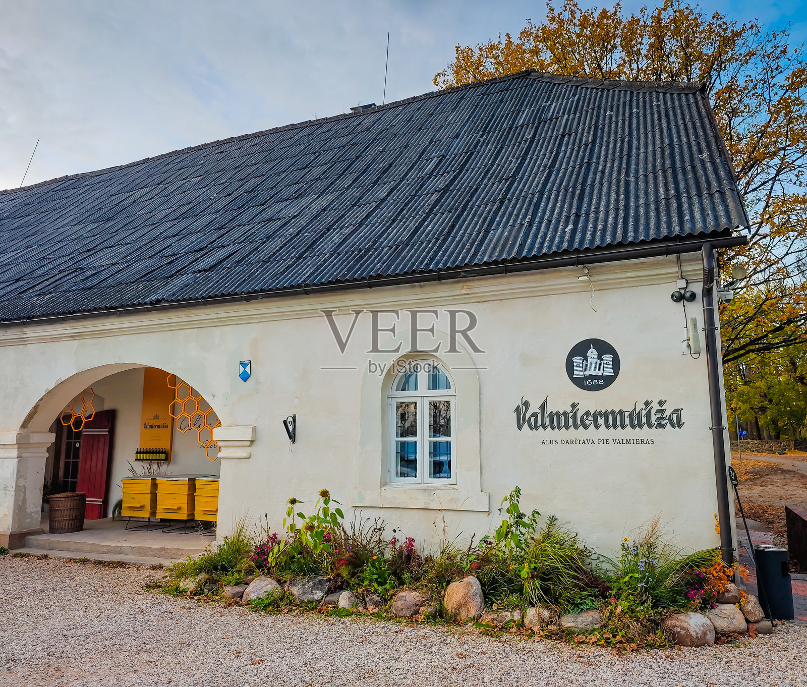 拉脱维亚的瓦尔米耶穆伊扎啤酒厂——瓦尔米耶拉的传统手工啤酒厂和地区文化照片摄影图片