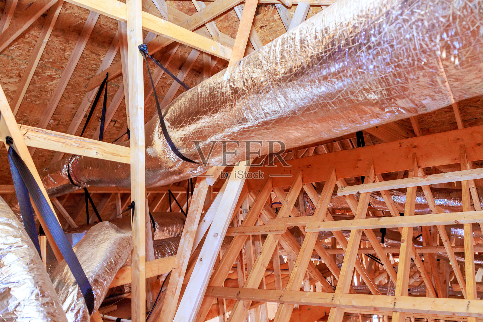 建筑工地内部的管道安装照片摄影图片