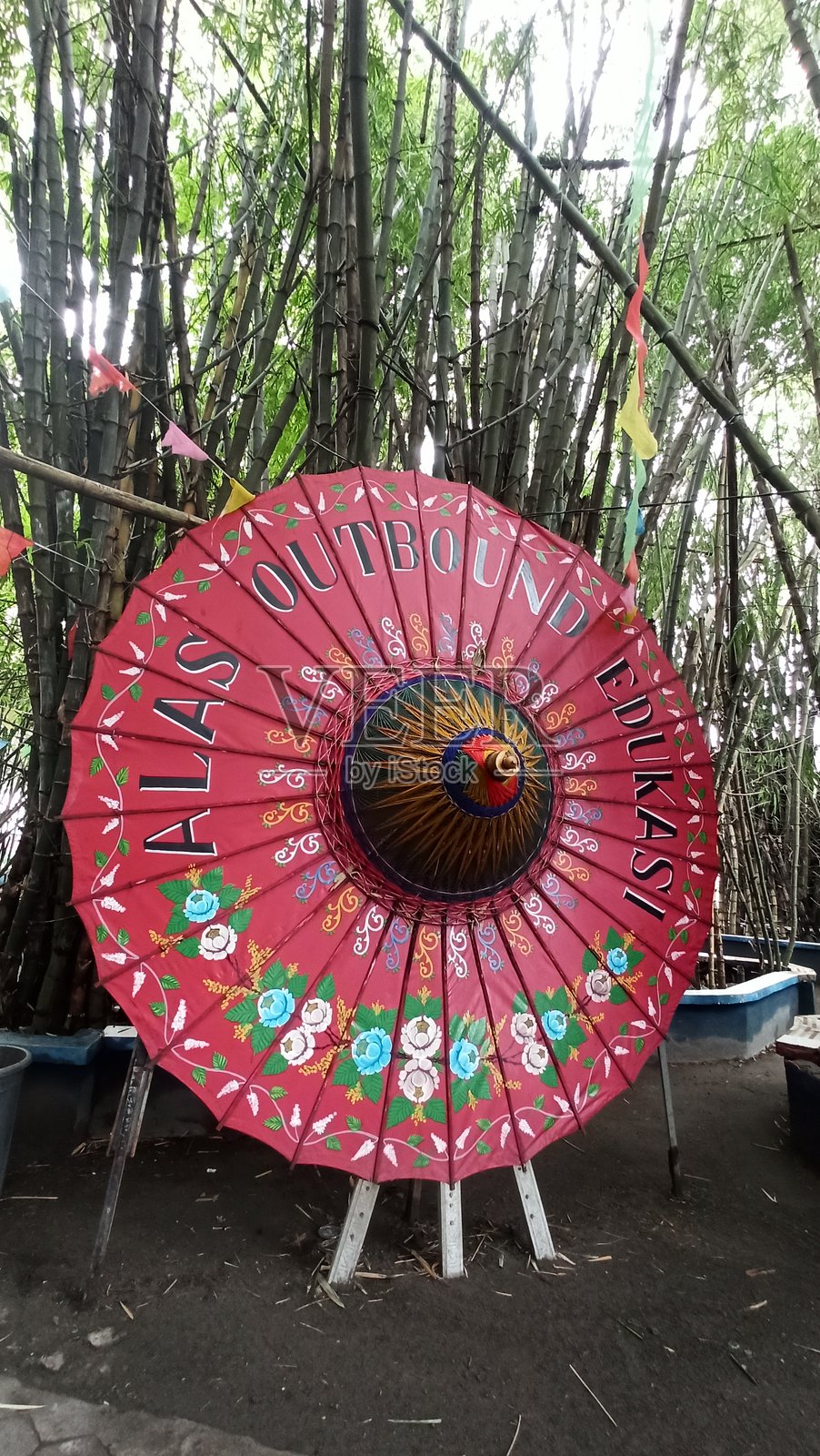 阿拉斯普兰邦入口处的装饰伞照片摄影图片