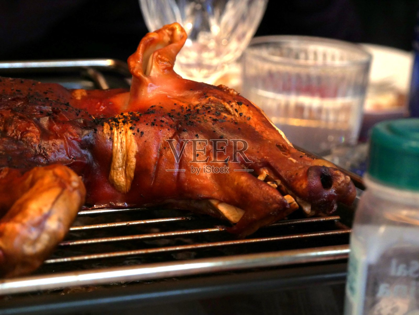 西班牙烤乳猪照片摄影图片