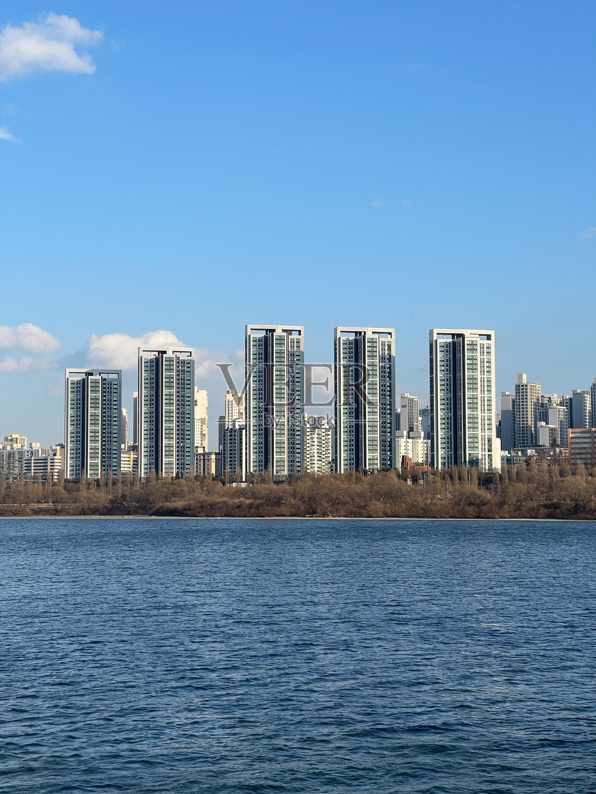 周日下午，首尔汉江公园散步照片摄影图片