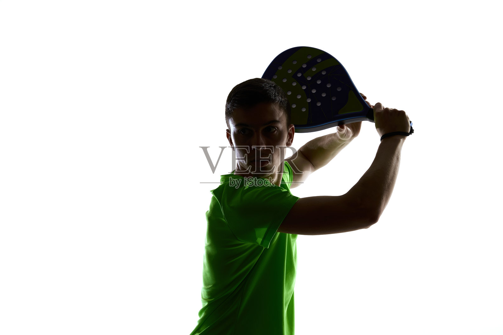 运动健将强力反手击球准备姿势剪影照片摄影图片