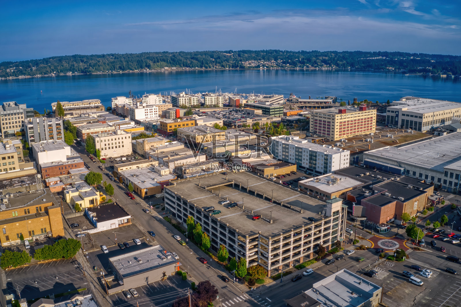 夏季布雷默顿市（华盛顿州）的航拍图照片摄影图片