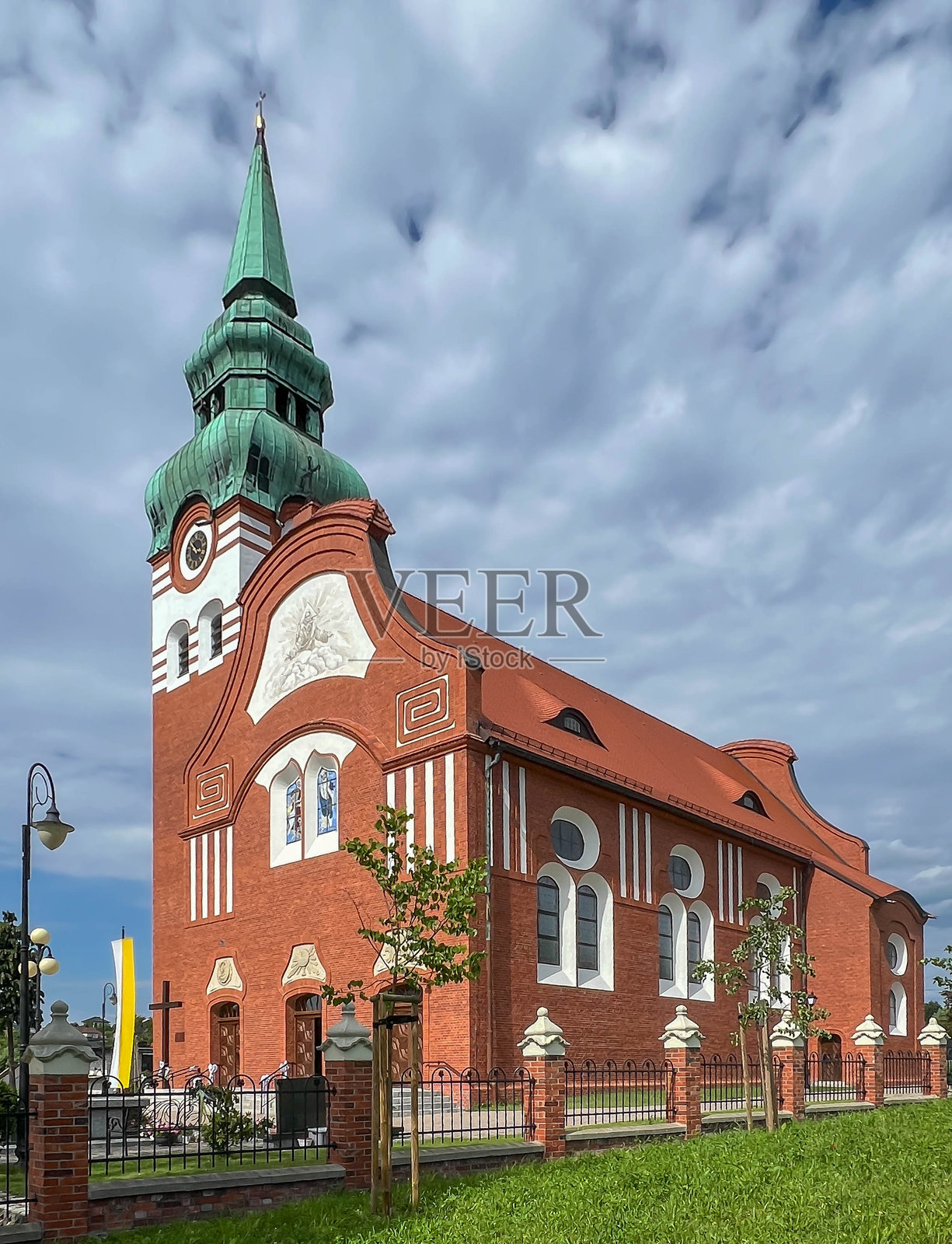 波兰拉齐布日什-布热泽圣使徒马修和马蒂亚斯教堂照片摄影图片