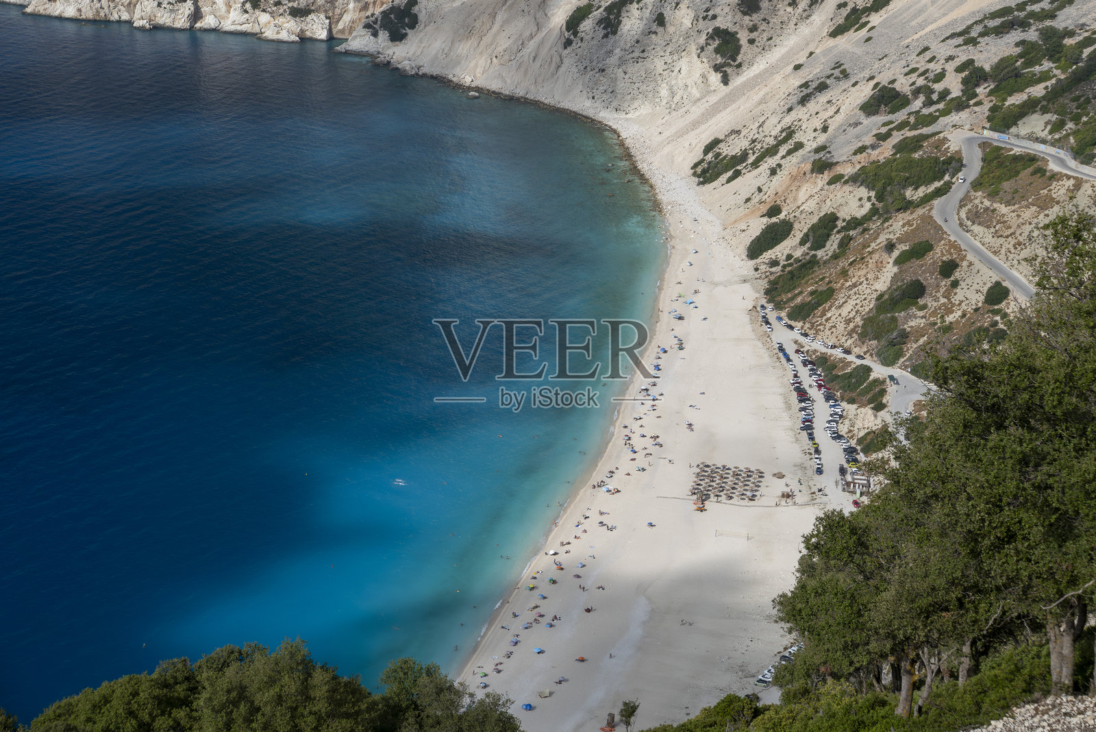 夏日旅行与旅游概念，以绿松石般的海水和地中海沙滩为背景照片摄影图片