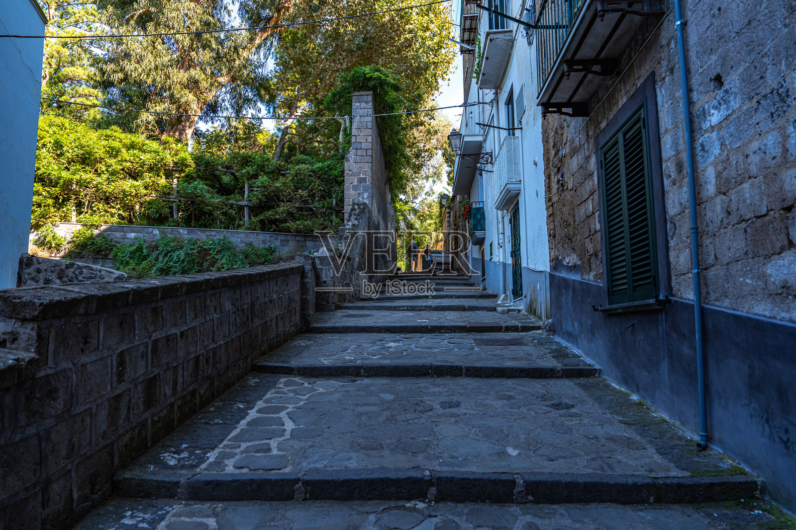 意大利索伦托，马里纳格兰德大道沿海街景，从莱昂内利海滩延伸至索伦托海滩照片摄影图片