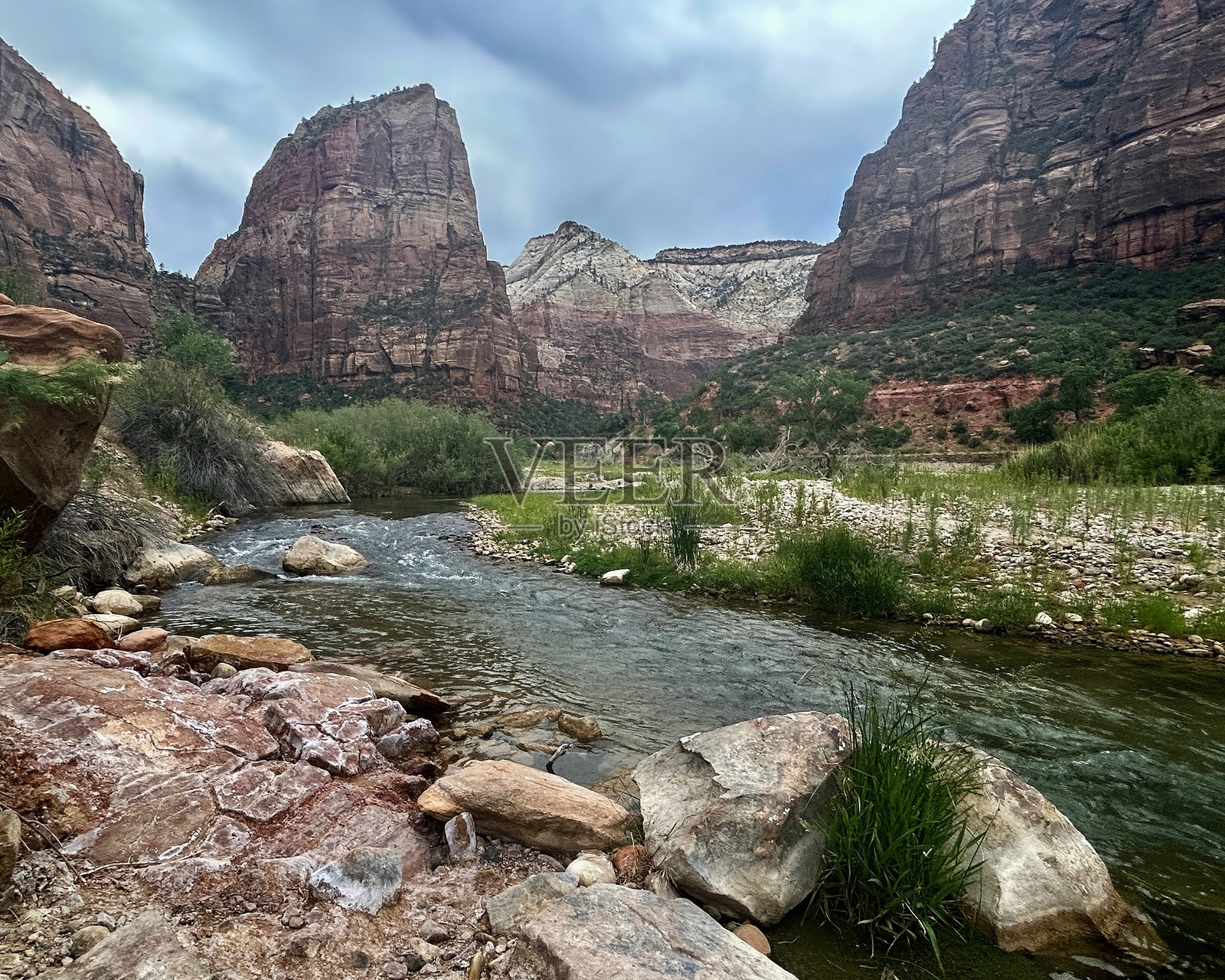 维尔京河畔的锡安谷照片摄影图片