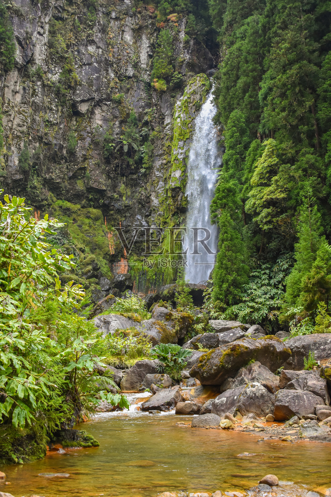 圣米格尔岛亚速尔群岛的隆巴达斯瀑布照片摄影图片