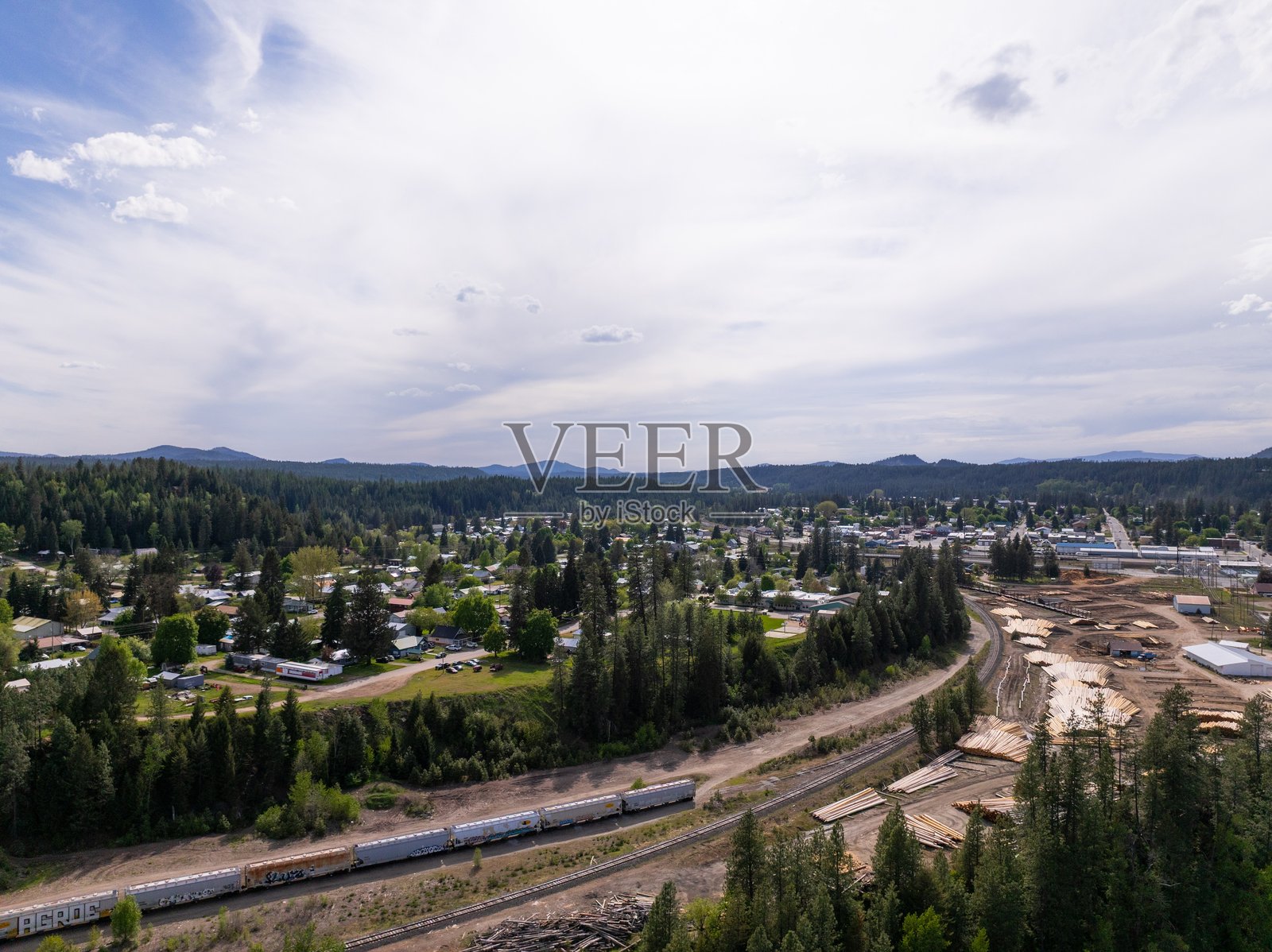 空中俯瞰的华盛顿州纽波特照片摄影图片