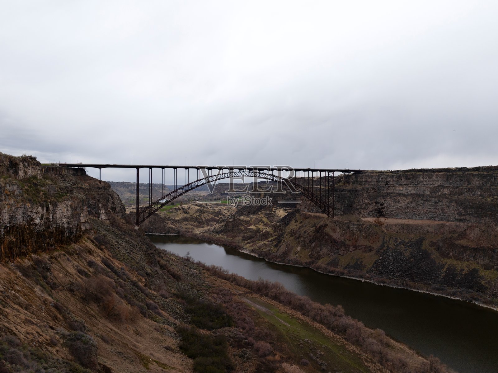 蛇河大桥 - 双子瀑布，爱达荷州照片摄影图片