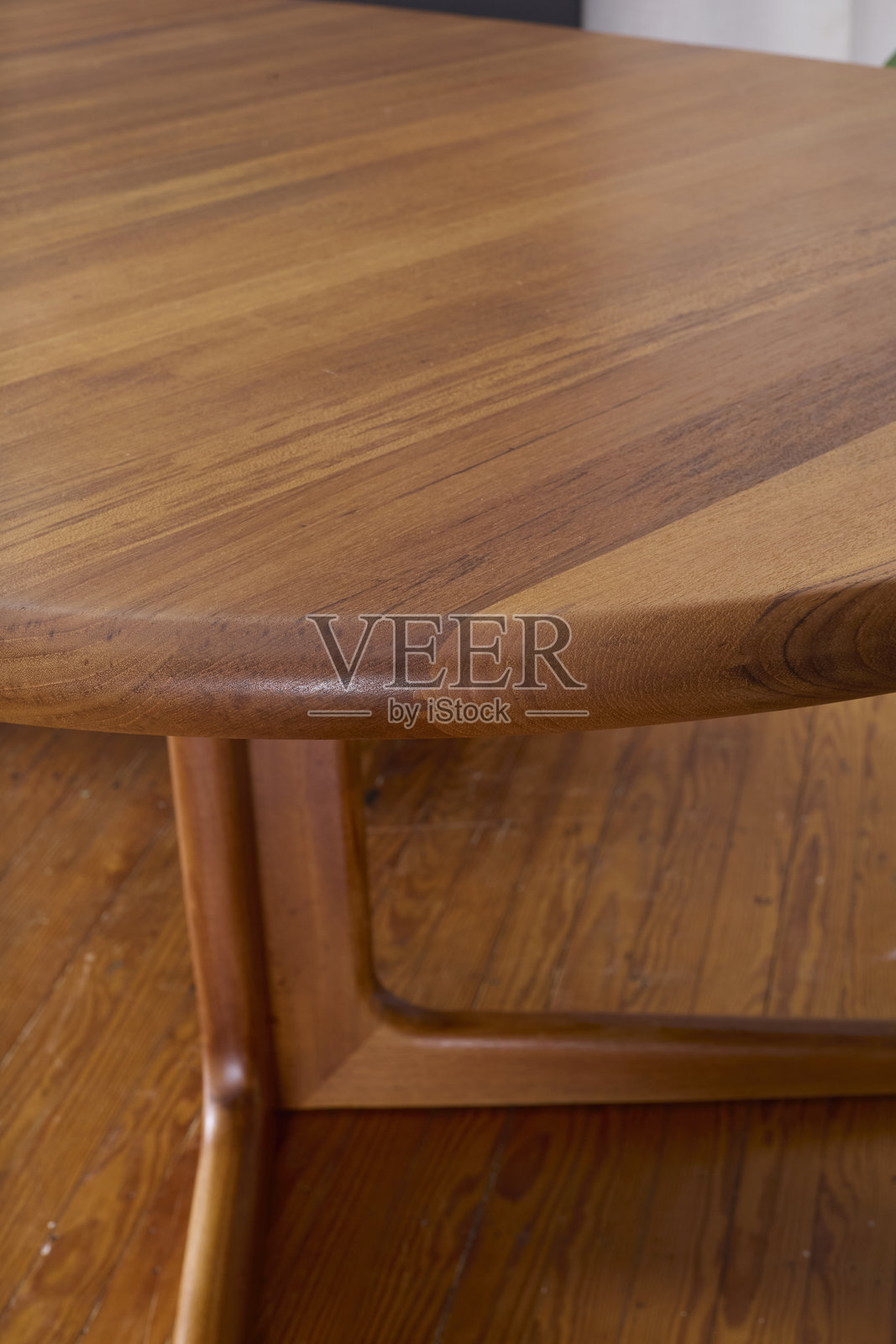 丹麦现代风格的复古可伸缩餐桌照片摄影图片