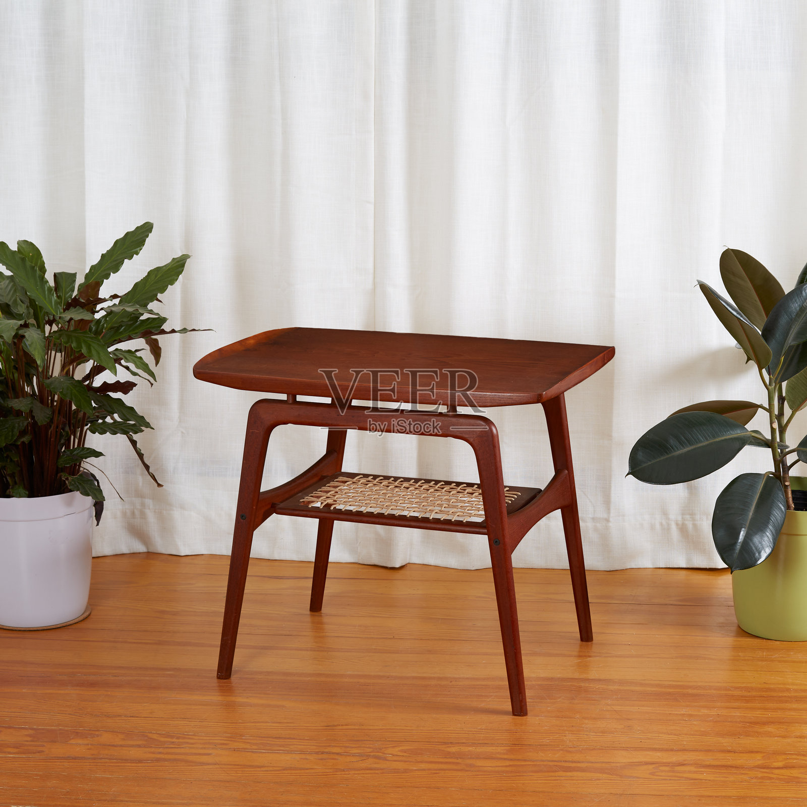 丹麦风格复古边桌的细节照片摄影图片