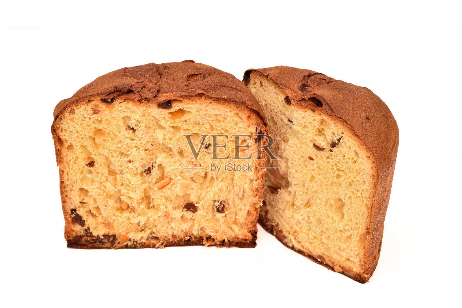 两半意大利水果蛋糕，内含干果和蜜饯照片摄影图片