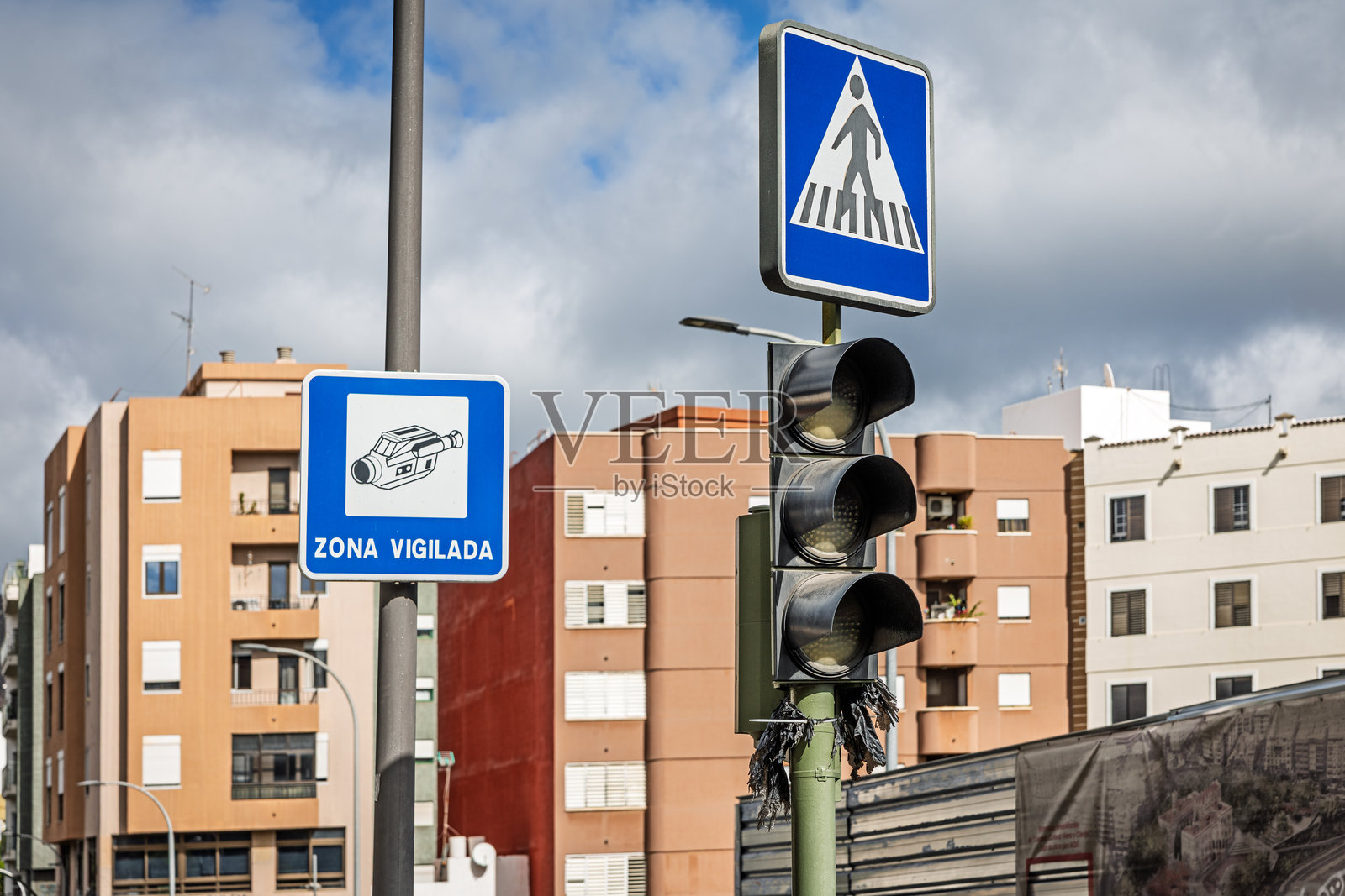 视频监控警告标志照片摄影图片