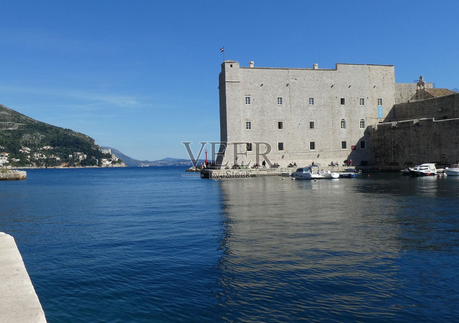 克罗地亚杜布罗夫尼克历史悠久的城堡和防御墙照片摄影图片