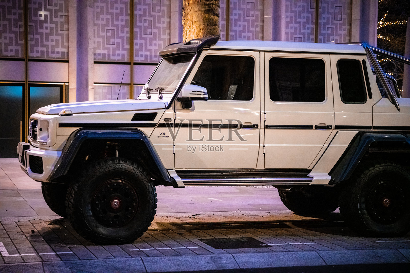 梅赛德斯-奔驰 G 63 AMG 6x6 豪华越野SUV，位于英国伦敦上格罗夫纳街照片摄影图片