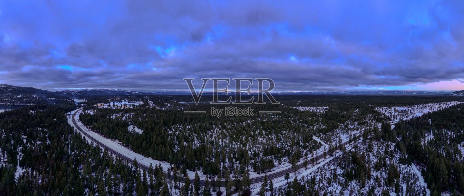 从空中俯瞰爱达荷州冰封的灵魂湖照片摄影图片