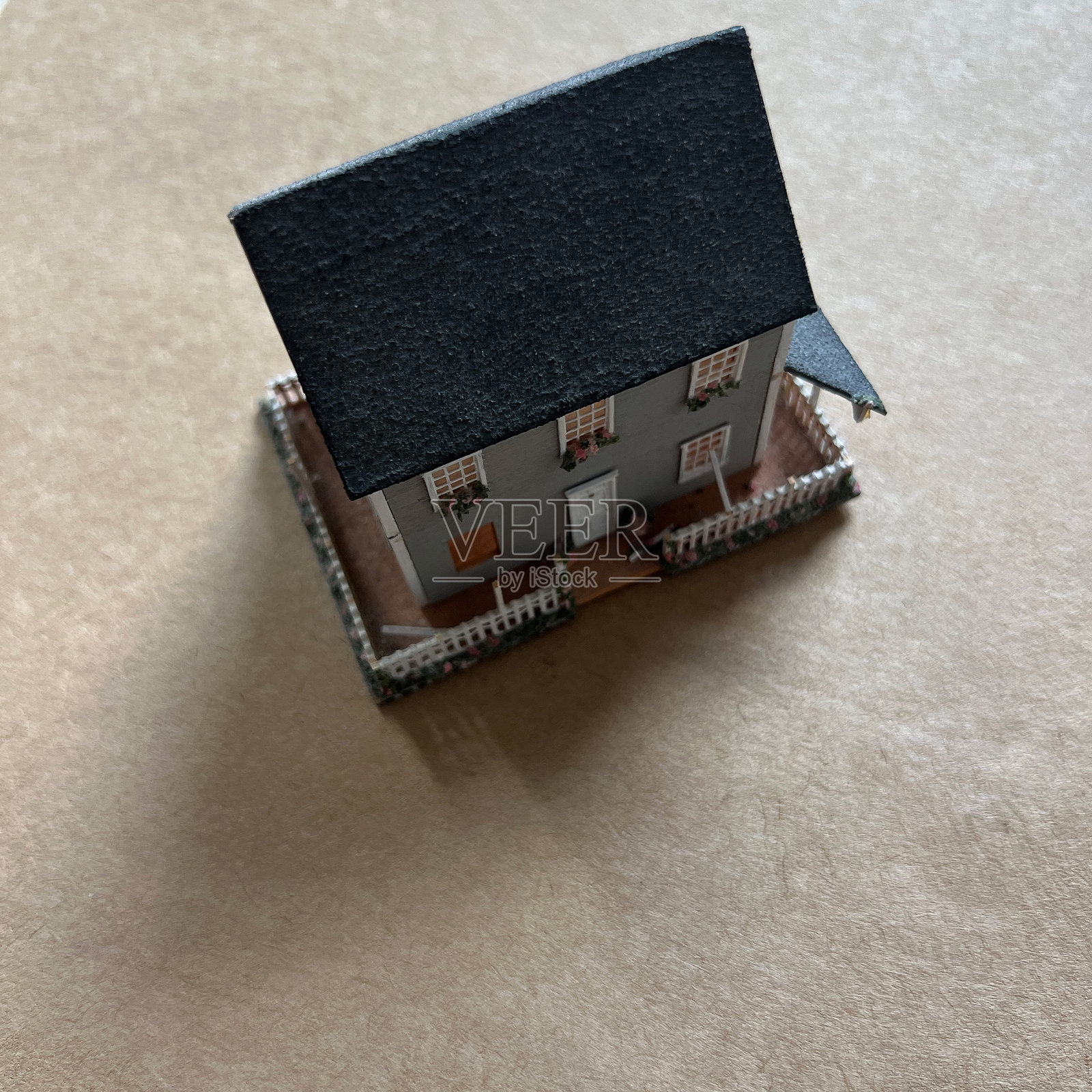 破碎的迷你屋照片摄影图片