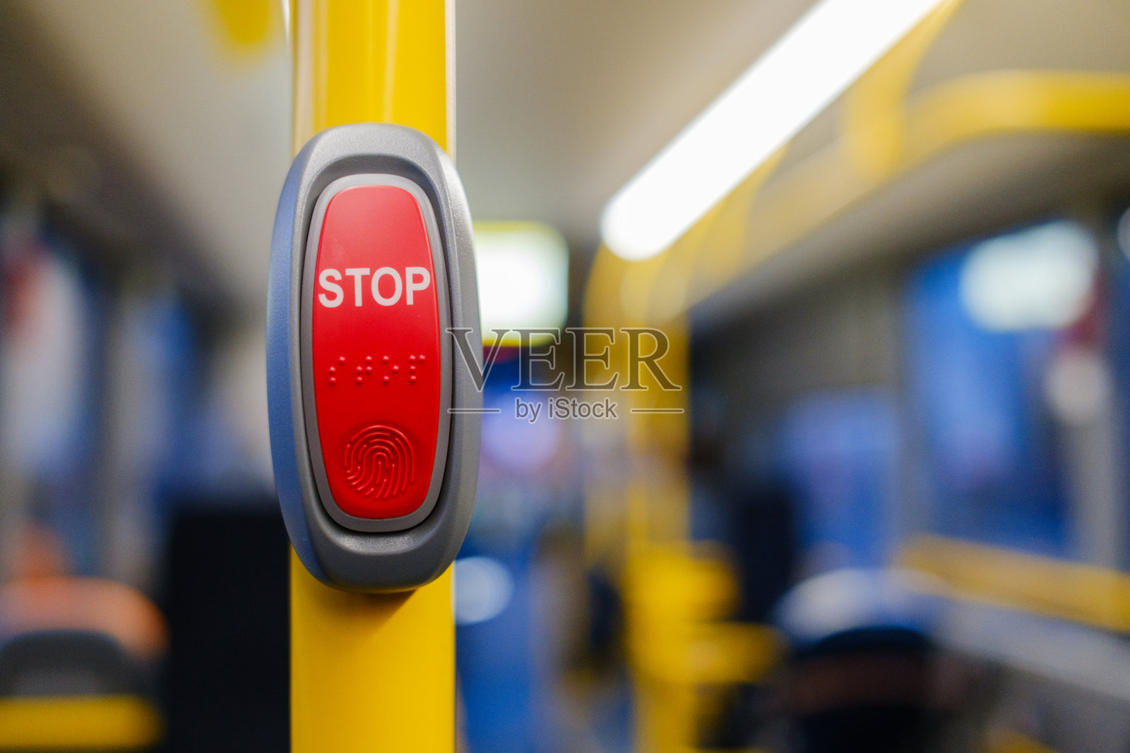 公交车内的停止按钮照片摄影图片