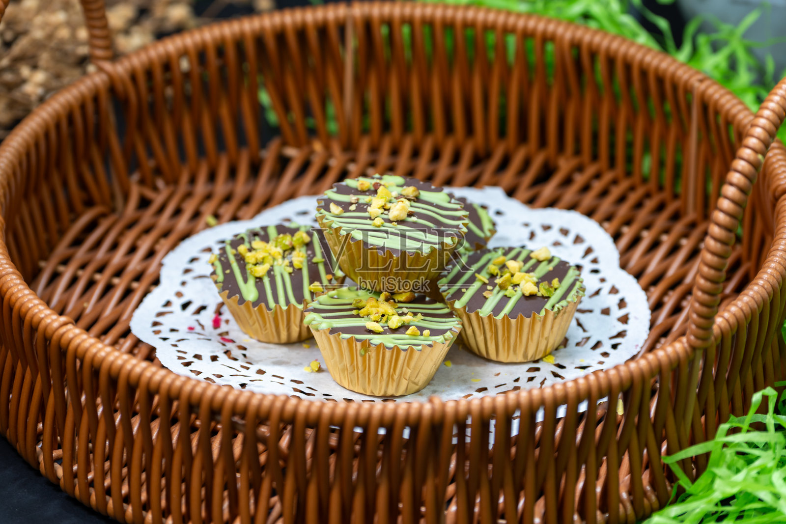 一款名为“开心果抹茶”的传统/自制饼干，专为开斋节制作，在当地被称为“Kuih Raya”或“Biscuit Raya”。照片摄影图片